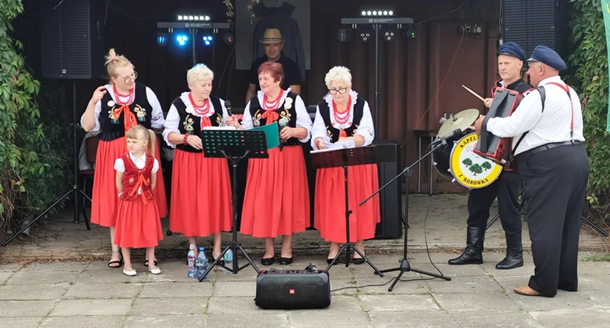 Volksmuziek onder de Drie Torens - Folkmuziekfestival in Borówek! Morgen een geweldig evenement!