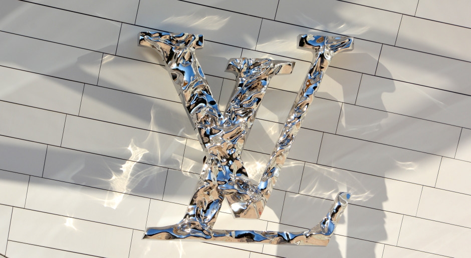 Французы подали иск против Louis Vuitton. Они устали от «большой коробки»