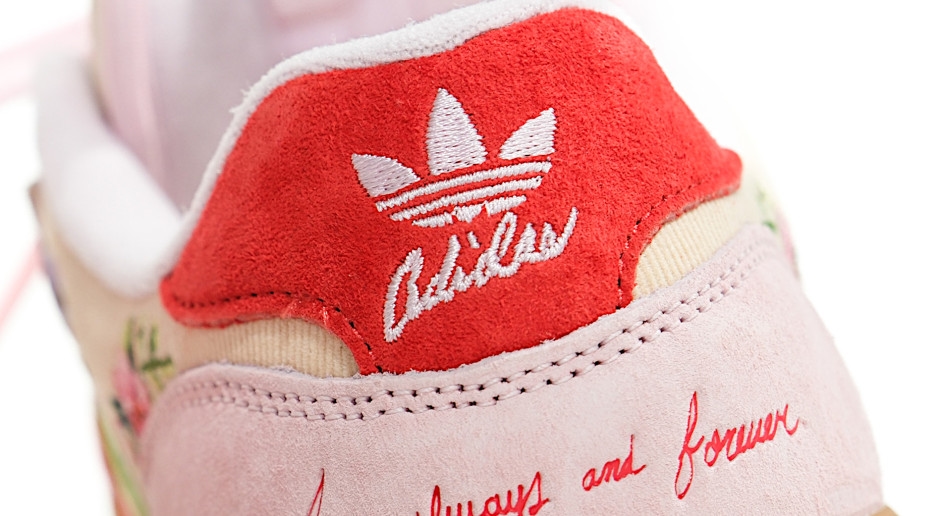 İşte 2025 ilkbahar ve yaz sezonu için yeni Adidas ayakkabılar. Vintage hayranları için çiçeksi bir harikalar
