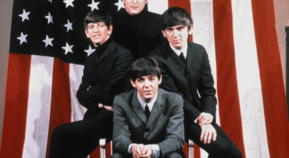 Beatleszonen bundelen hun krachten voor een nieuw nummer. Kunnen ze het succes van hun vaders evenaren?
