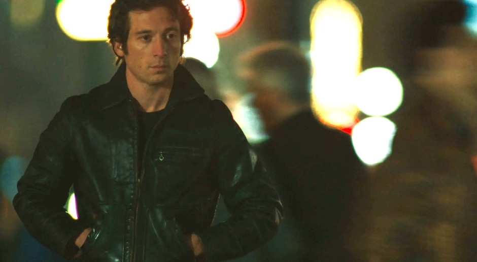 Jeremy Allen White plays a rock legend. First trailer hits the web
