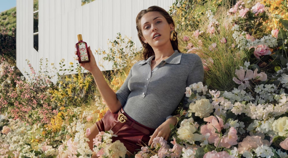 Questo nuovo profumo Gucci è perfetto per gli appuntamenti estivi. Il volto della campagna è la splendida Miley Cyrus.