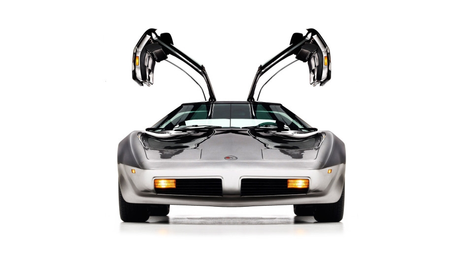 Iconiche zeppe da tutto il mondo in un'unica mostra. "The Wedge Revolution" rende omaggio ai capolavori automobilistici dalle linee spigolose.