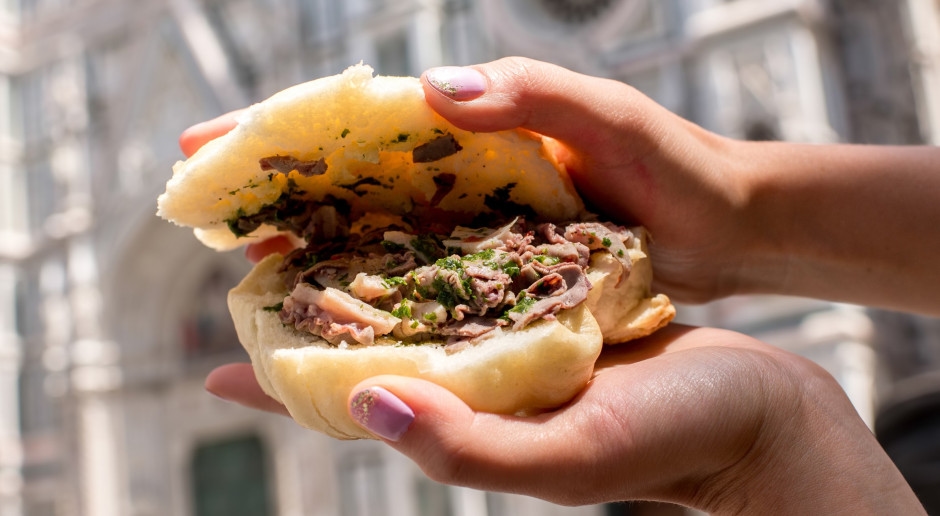 Questa prelibatezza da street food fiorentina delizia alcuni e disgusta altri. Cos'è il famoso lampredotto?