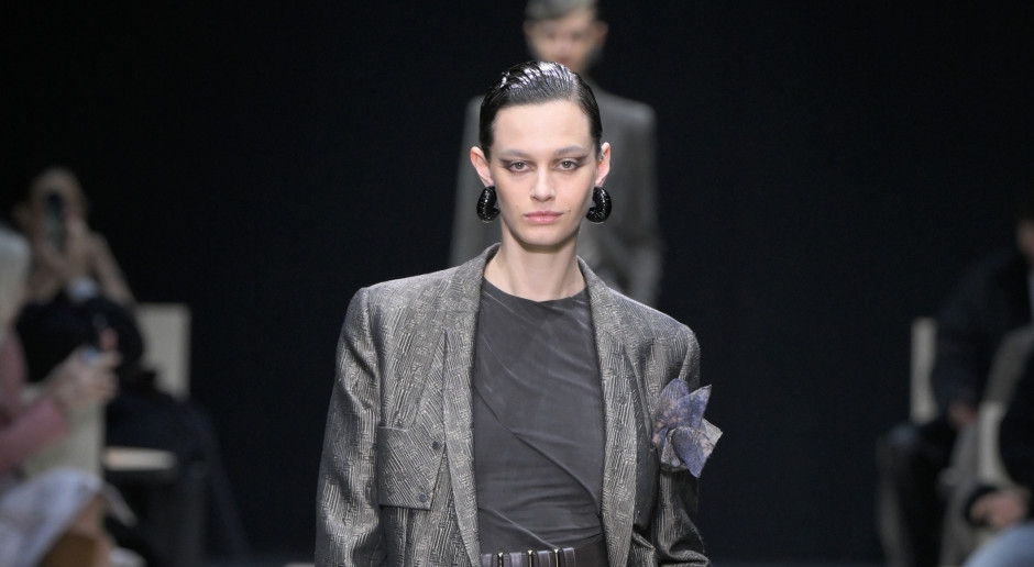 Vuoi essere stilosa ed elegante? Indossa i pantaloni in stile Armani questo autunno!