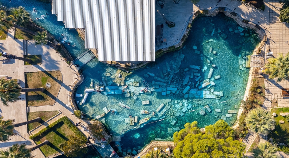 Un bagno reale tra le rovine del Tempio di Apollo? Questo è uno dei luoghi più insoliti sulla mappa d'Europa.