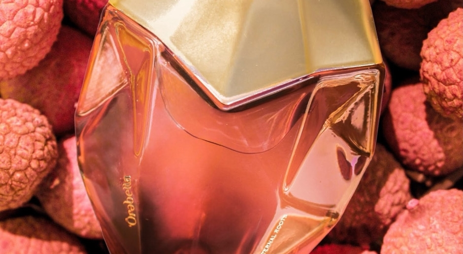 Bella Hadid revela "Eternal Roots" – a quinta fragrância da Orebella inspirada na natureza e no poder das memórias