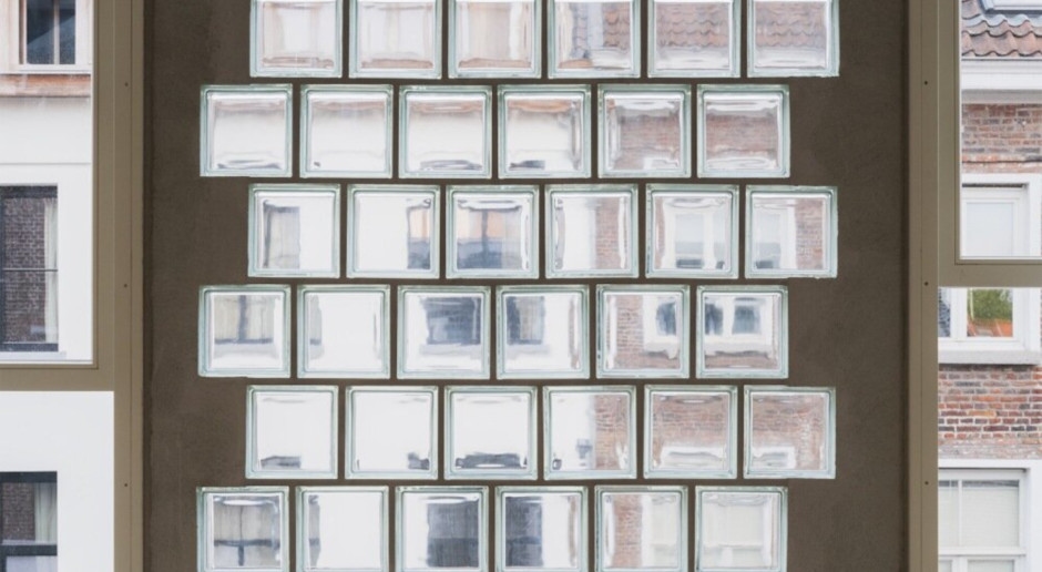 WELL DESIGN: Dom Królowej Śniegu istnieje naprawdę. Glass Brick House w Gandawie w całości powstał ze szkła