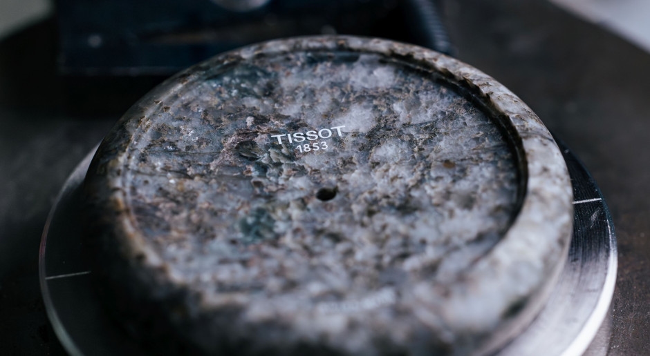 A Tissot está esculpindo granito alpino novamente. Ela retorna com uma edição limitada após mais de 40 anos.