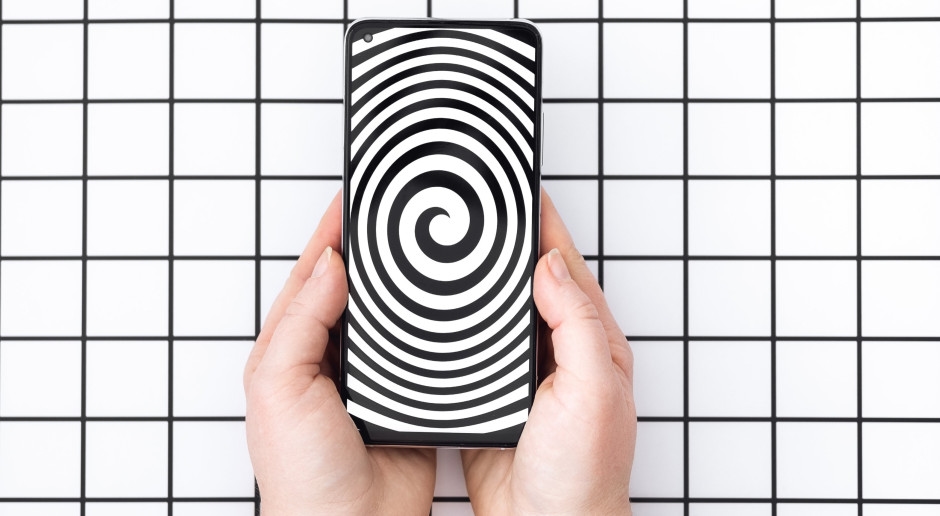 Sürekli telefonunuzda mı geziniyorsunuz? Muhtemelen yeterince maaş almıyorsunuz.