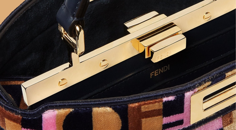 FENDI łączy siły z "Emily in Paris". Ich kultowa Baguette zyskała nową odsłonę