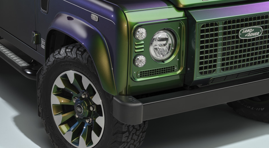 Ten nowy Land Rover Defender jest jak żuk albo kameleon. Wszystko przez wyjątkowy lakier