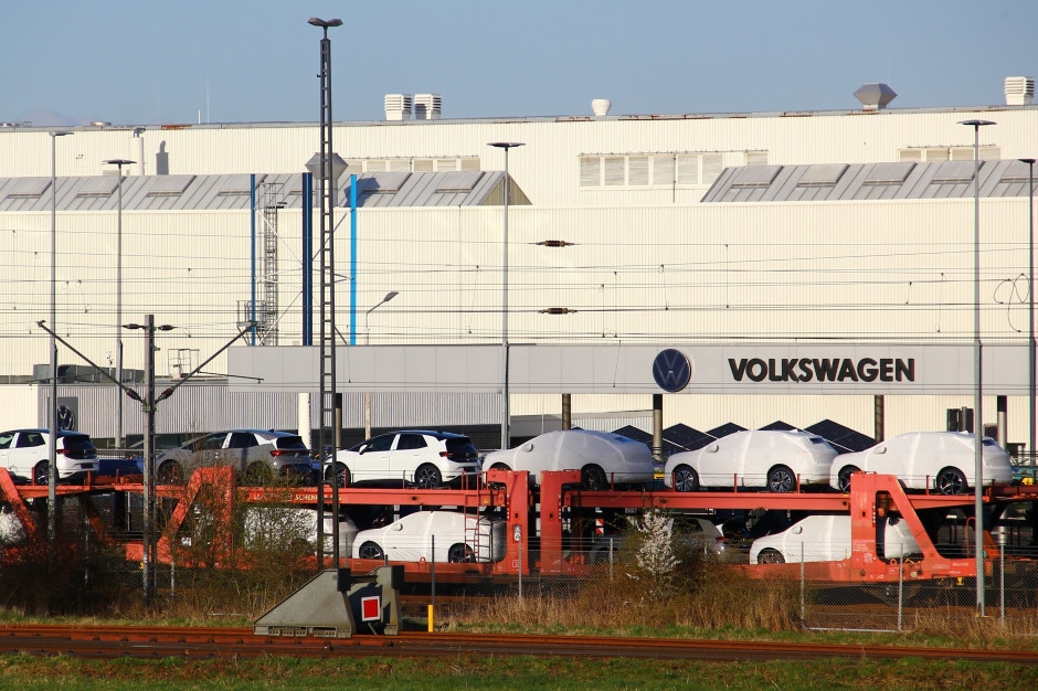 Zaskakujące oświadczenie koncernu. Volkswagen jednak nie wstrzyma produkcji