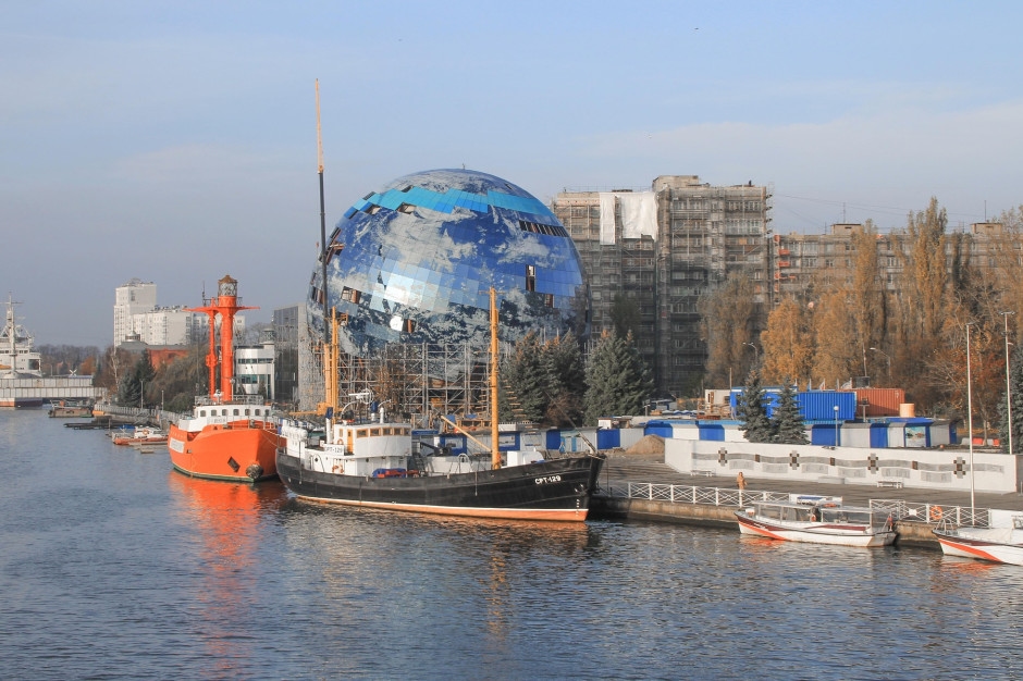 Lithuania puts a brake on Lukoil's deliveries. Russian enclave faces trouble.