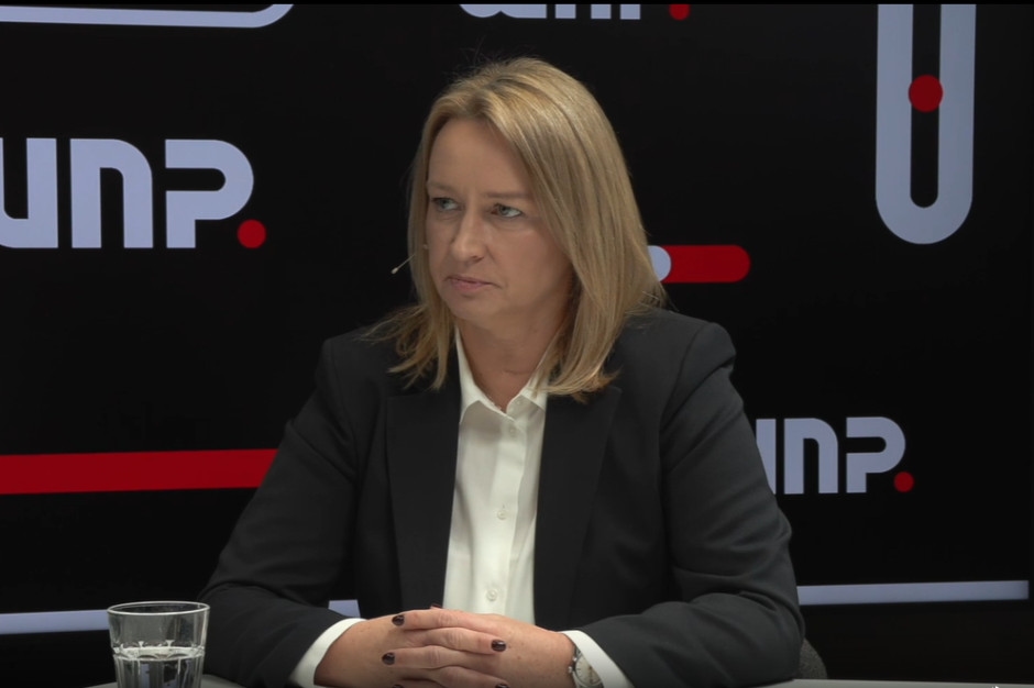 Diversification of suppliers and spatial dispersion of data guarantee security