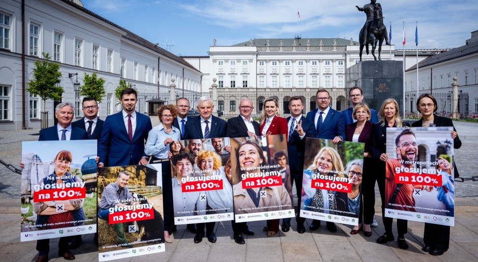 I funzionari degli enti locali incoraggiano la popolazione a partecipare alle elezioni. "Votiamo al 100%"
