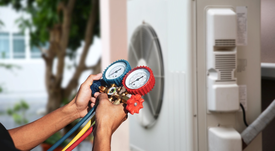 Ele substituiu o aquecedor por uma bomba de calor e energia fotovoltaica. Hoje está quase em ruínas.
