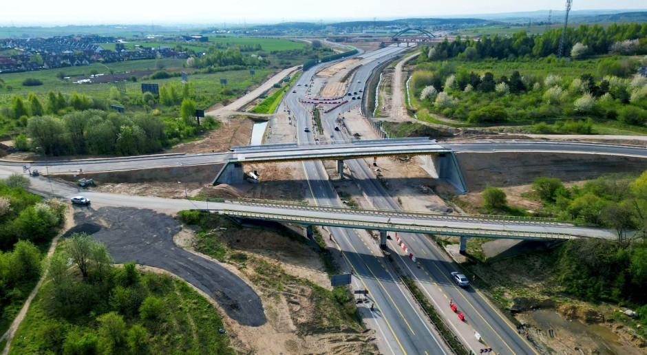De belangrijkste snelweg aan de kust, zelfs vóór de feestdagen. Een belangrijke bouwfase nadert