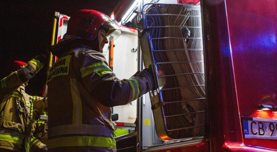 Een grote brand nabij Warschau. Er waren luide explosies en giftige dampen in de lucht.