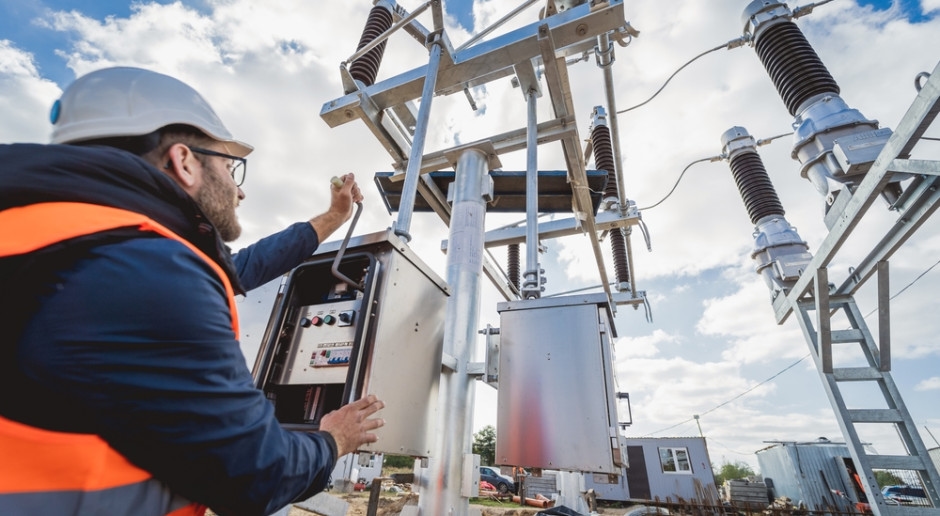 De elektriciteitsprijzen voor lokale overheden zullen voorlopig niet dalen. Overheid gooit de handdoek in de ring.