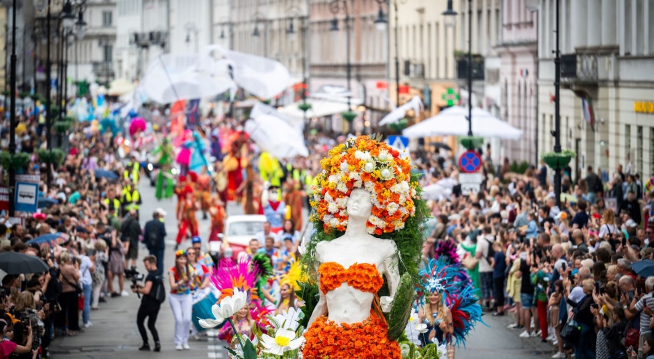 Warschau vierde zijn dag met parades en picknicks