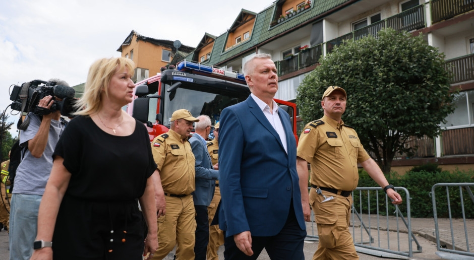 De overheid betaalt de eerste fondsen uit aan de slachtoffers van de brand in Ząbki. Het geld gaat rechtstreeks naar de bewoners.
