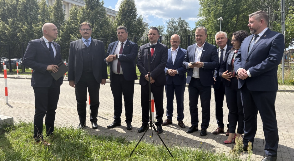Gli enti locali non hanno i fondi per pagare gli stipendi degli insegnanti. Dove troveranno i 40 miliardi di zloty?