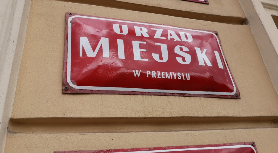 Emeklilik öncesi koruma, maaş sınırı yok. Maliyeciler yerel yönetimlerde daha iyi bir pozisyon istiyor.