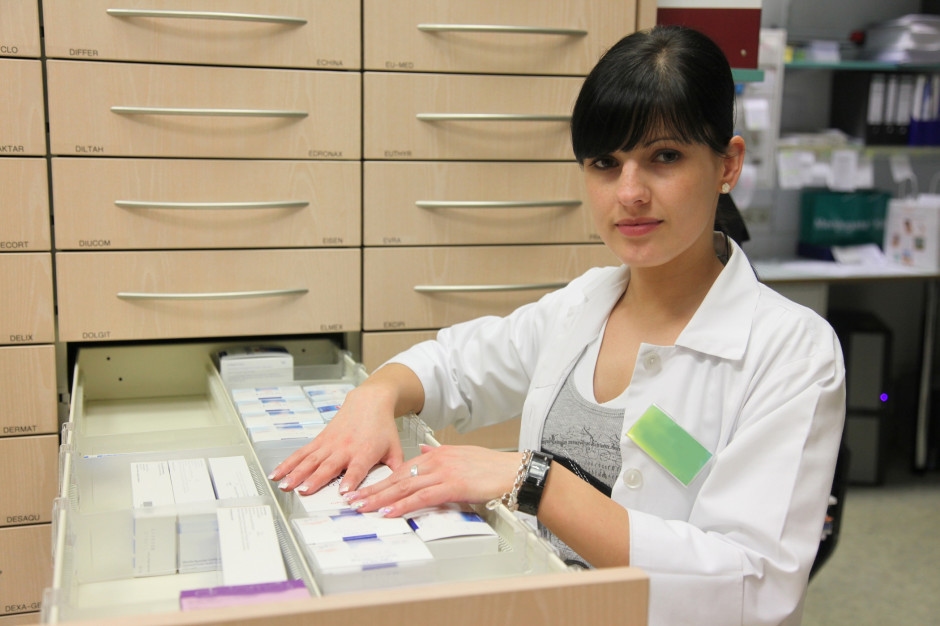 Pharmacy for Pharmacist to change. NIA: we are willing to cooperate