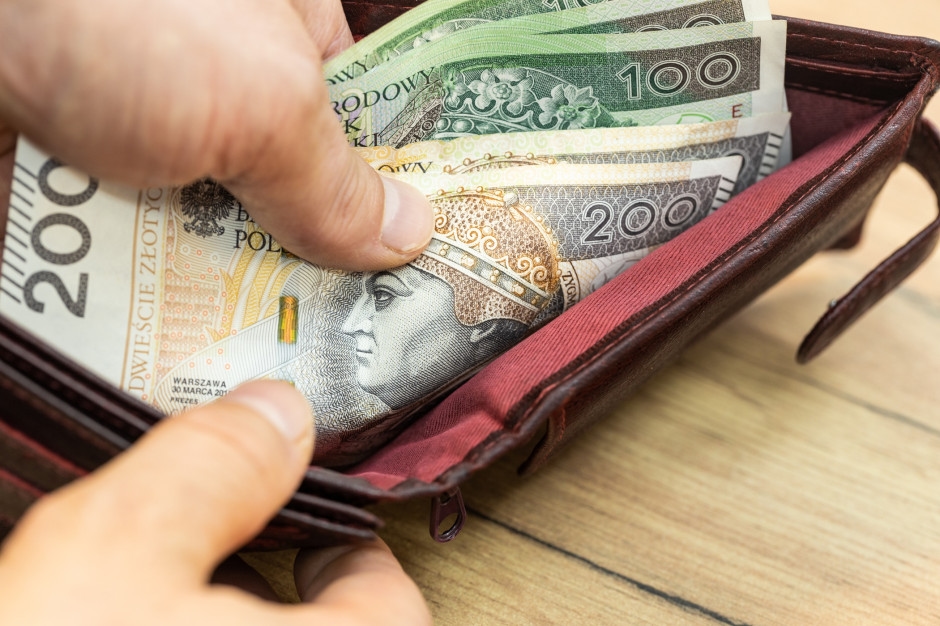 Erediterà dai suoi genitori. Attualmente la pensione ammonta a PLN 4.967,95.