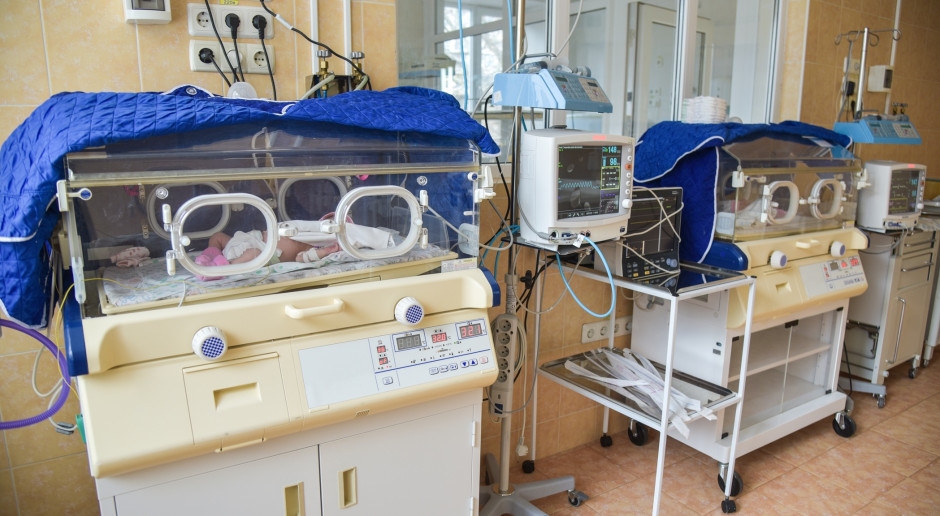 Gigantische tumor bij twee weken oud meisje. Ze onderging een gecompliceerde operatie.
