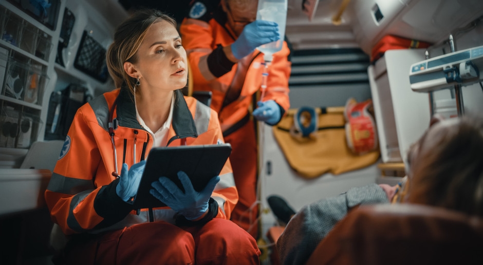 Basta con la burocrazia. Dal 2026, nei servizi di soccorso verrà utilizzata solo la documentazione elettronica.