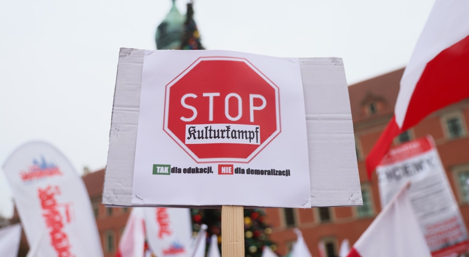 È iniziata la campagna nelle scuole in vista del 25 settembre. "Questo non significa proteggere i bambini, significa evadere".