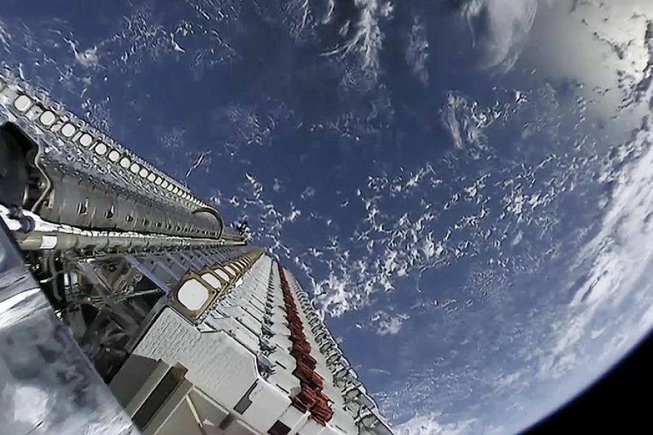 Falcon 9 rocket puts 29 satellites into Earth orbit, improving Starlink system coverage