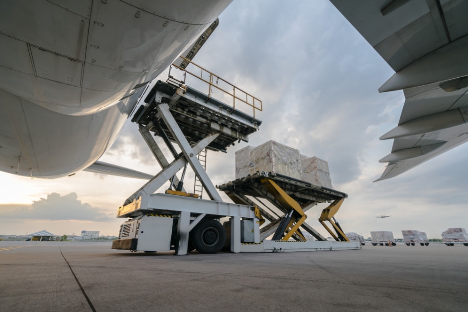Radom too short for freighters. Industry does not want to take risks