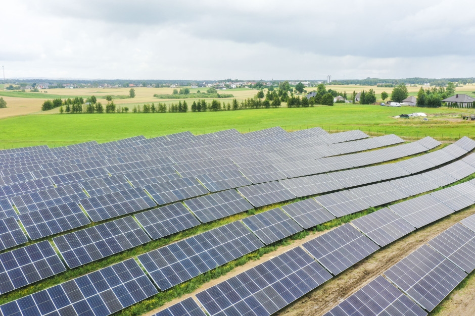 Polonya'nın enerji dönüşümü büyük bir başarıdır. Bu operatörün şebekesine bağlı yenilenebilir enerji kapasitesi 10.000 MW'ı aşmıştır.