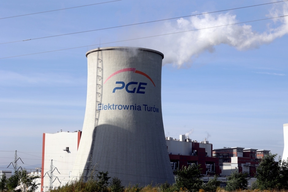 PGE reduce sus beneficios del primer semestre en más de 11.000 millones de zlotys. La culpa es de la energía convencional.