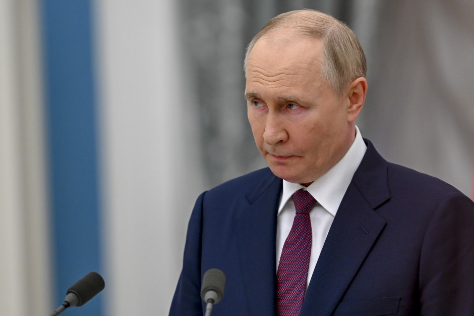 Russia on the brink. One step away from economic collapse.