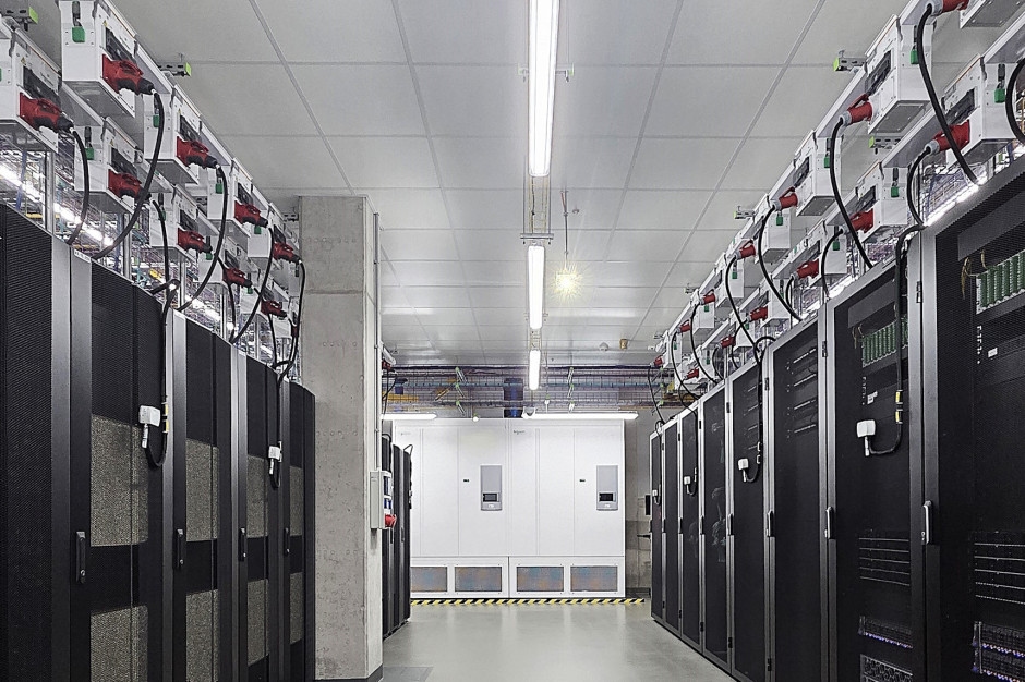 The FIN supercomputer is now operational. The Boyond.pl AI factory can now move forward at full speed.