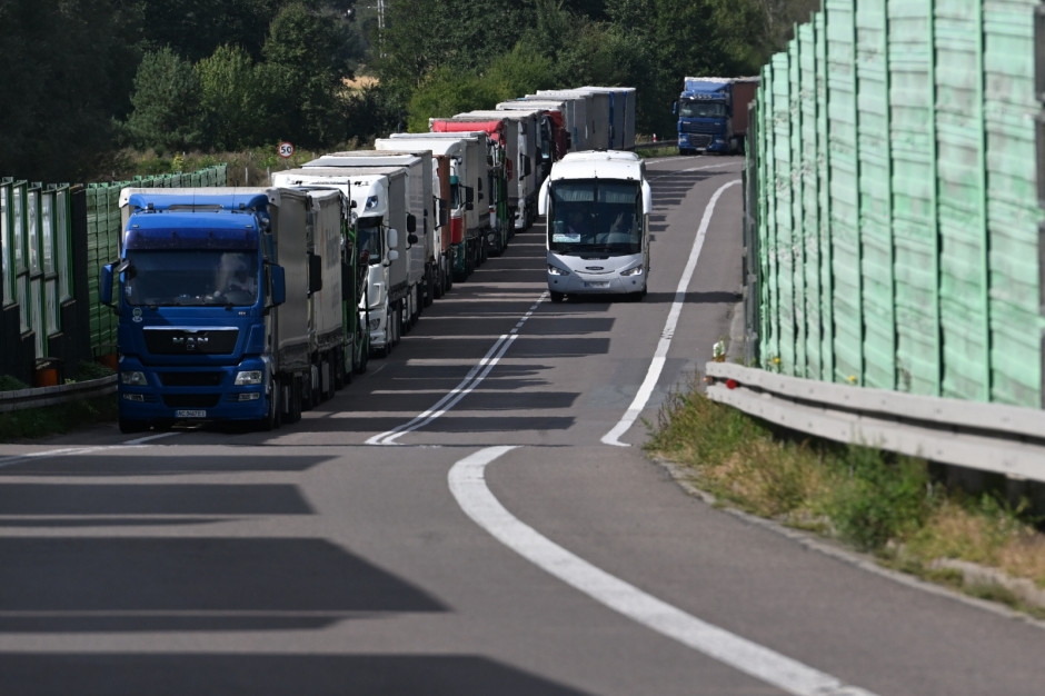 Belarus is already playing up to Poland's border closure. Carriers are facing problems.