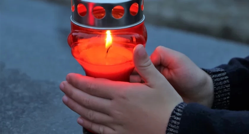 Cosa non dire a chi ha perso una persona cara e perché il dolore è un processo dinamico. La psicologa Justyna Soroka ne parla.