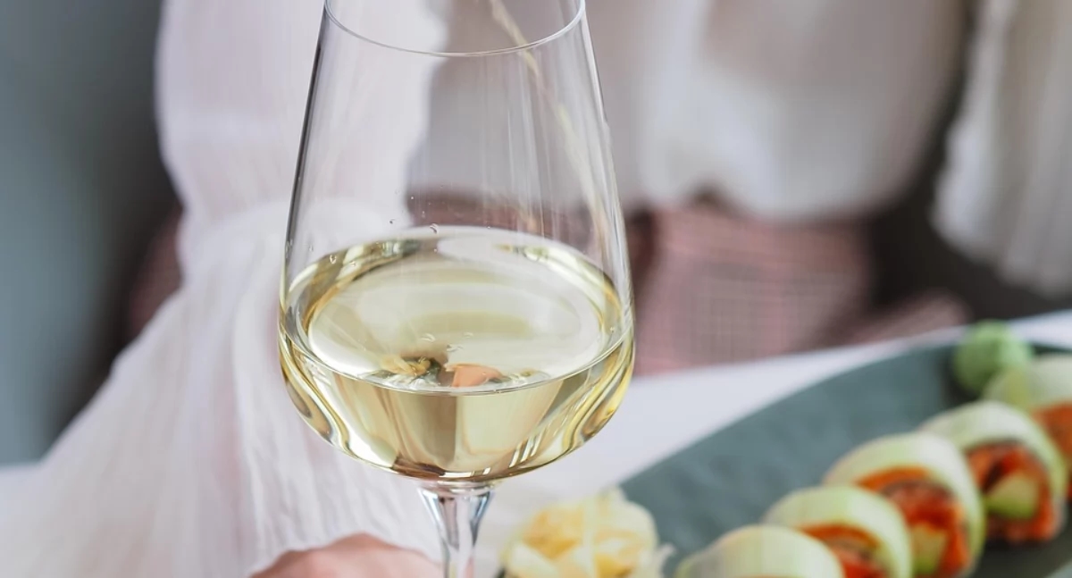 Ein Drink zur Entspannung. Junge Polinnen greifen häufiger zum Alkohol – und geben seltener an, ein Problem damit zu haben