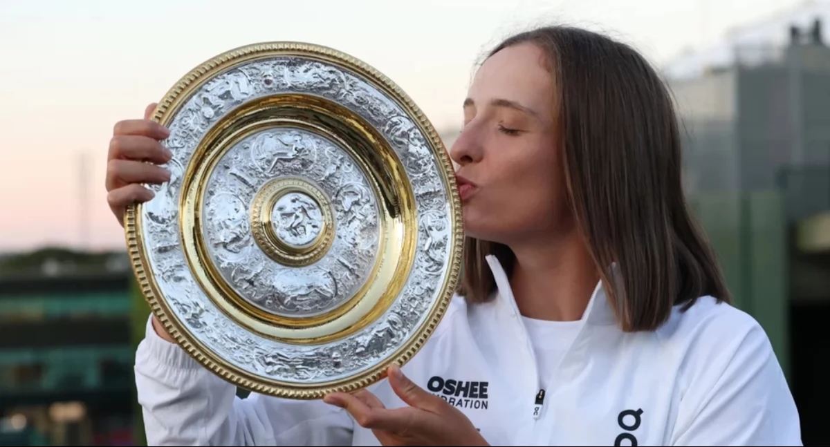 Iga Świątek vince Wimbledon e il New York Times pubblica la ricetta della pasta alle fragole [RUBRICA]