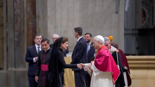 Raquel Peña neemt deel aan de mis ter inauguratie van het pontificaat van de paus.