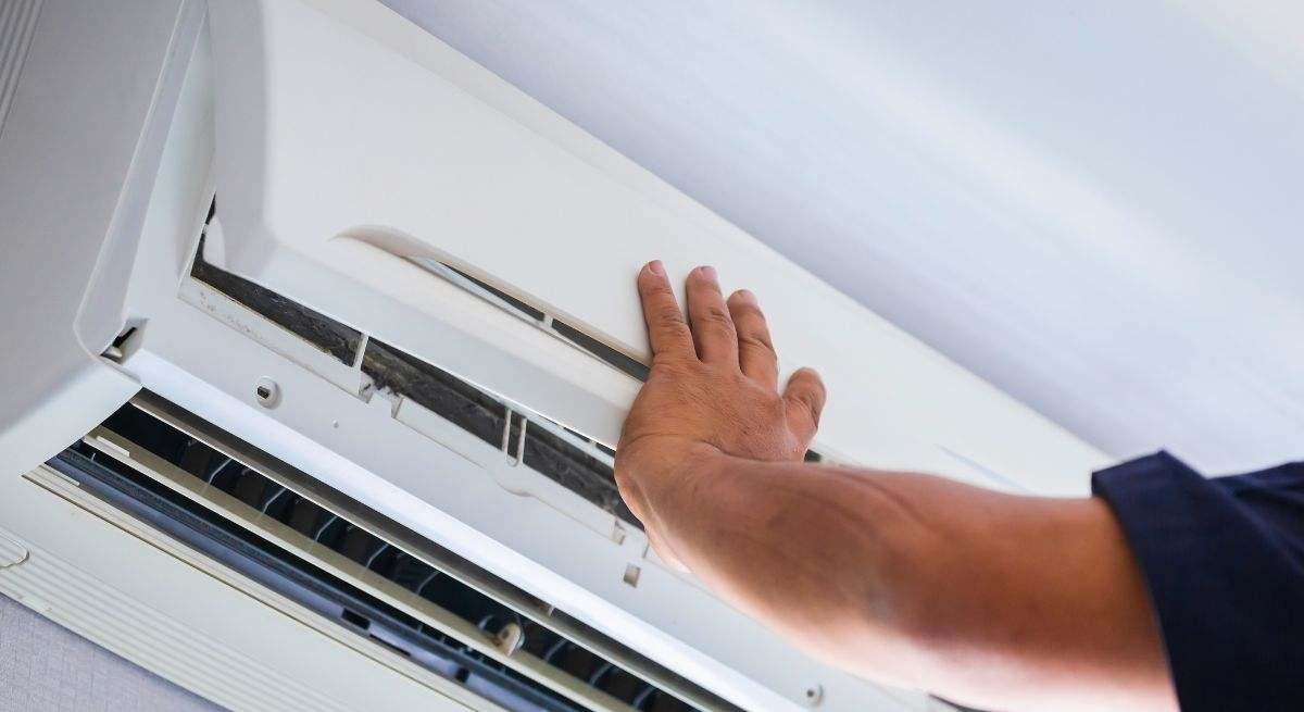 ¿El aire acondicionado no enfría? El sencillo truco para arreglarlo en España sin llamar al técnico