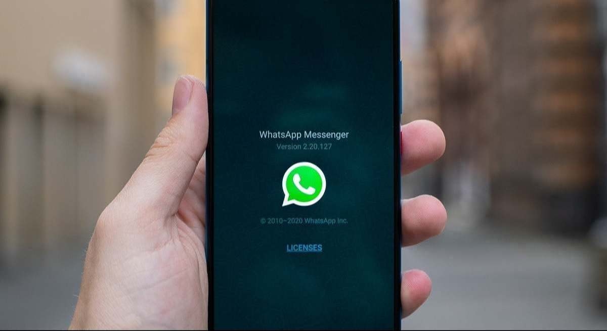 WhatsApp si aggiorna e aggiunge ciò che tutti aspettavano: ecco come organizzare i tuoi adesivi.