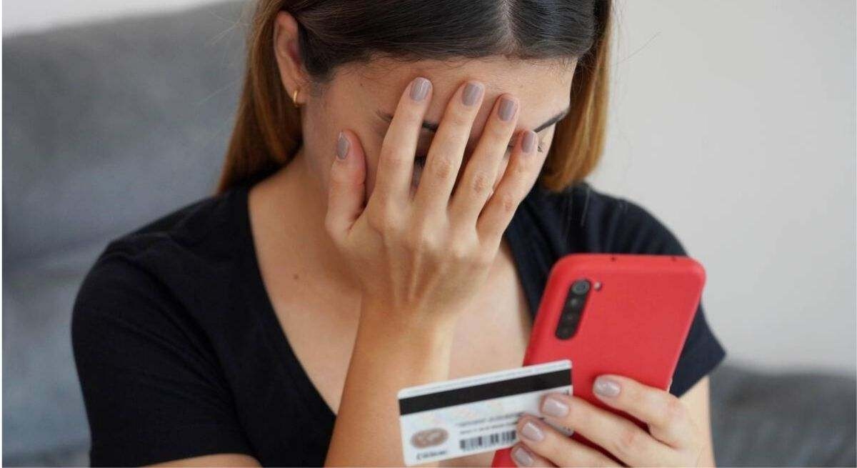 Una nuova truffa bancaria ha messo in allerta migliaia di utenti: "Hai un bonifico in sospeso..."