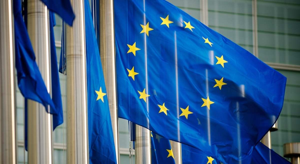 É oficial: a União Europeia vai obrigar os fabricantes de celulares a revelar dados que eles costumam esconder.