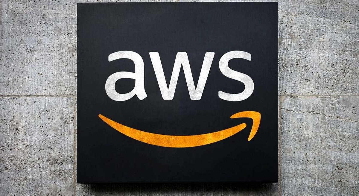 A Amazon Web Services (AWS) está fora do ar no mundo todo: sites, redes sociais e até videogames estão fora do ar.