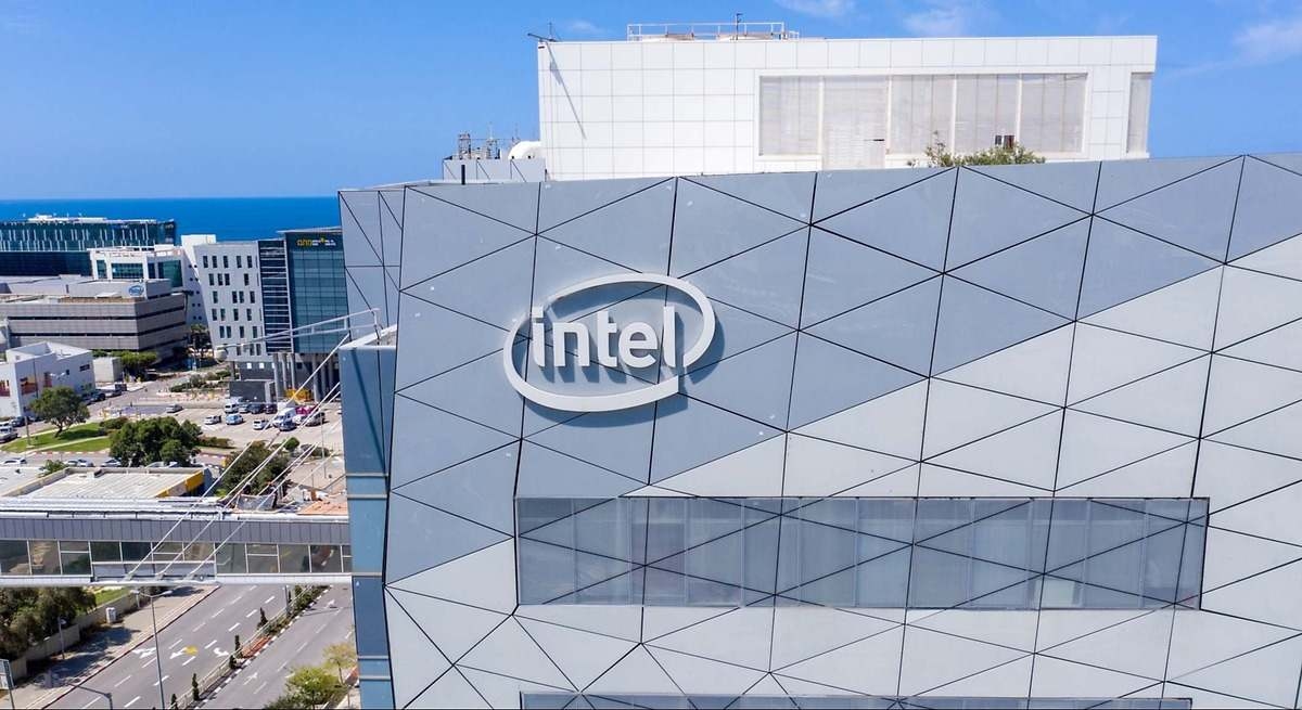 Белый дом ведет переговоры о приобретении доли в Intel для укрепления американской индустрии производства микросхем.